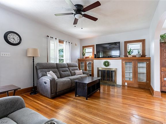 3rd image of 218 Harding Ave SW