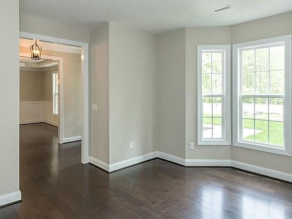 4th image of 100 Edward Wyatt Dr