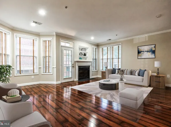 1320 N Wayne St APT 206, Arlington, VA 22201