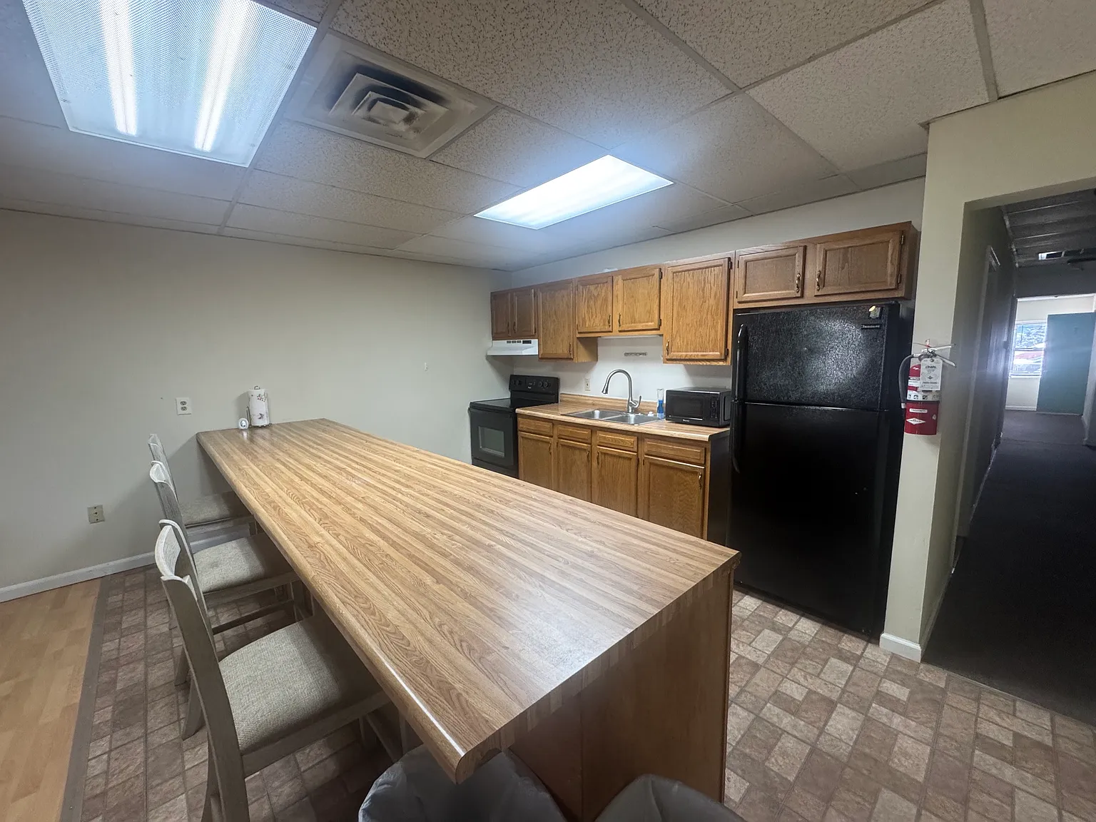 3 bed, 1000 sqft, $1,100 — Photo 2