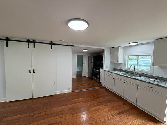 3rd image of 36 Island Drive