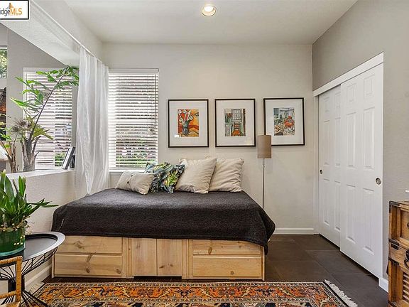5th image of 10 Harbor View Dr