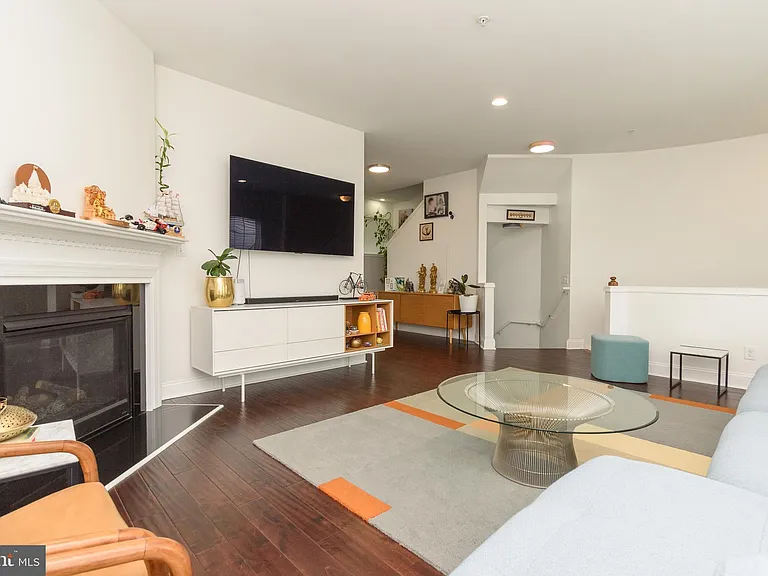 303 Ellison Dr — Photo 10