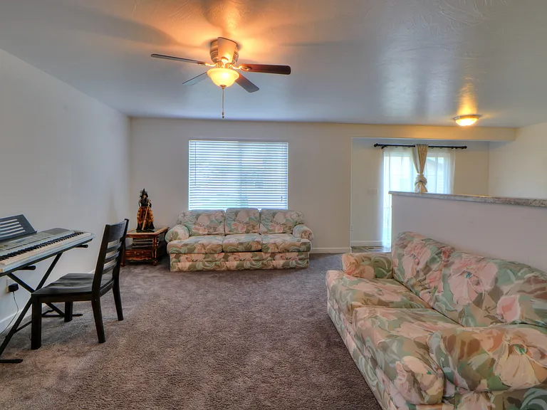 498 S Evergreen Way — Photo 3