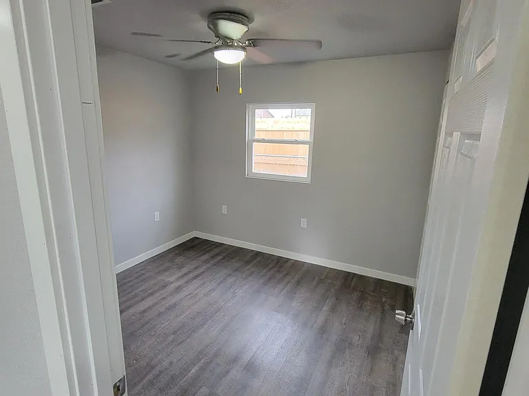 2417 E 13th St #3 — Photo 15