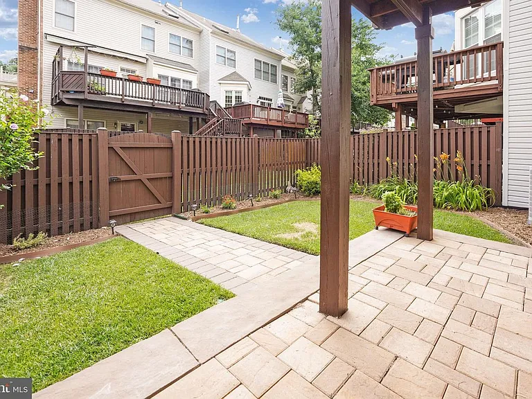 6624 Thurlton Dr — Photo 33