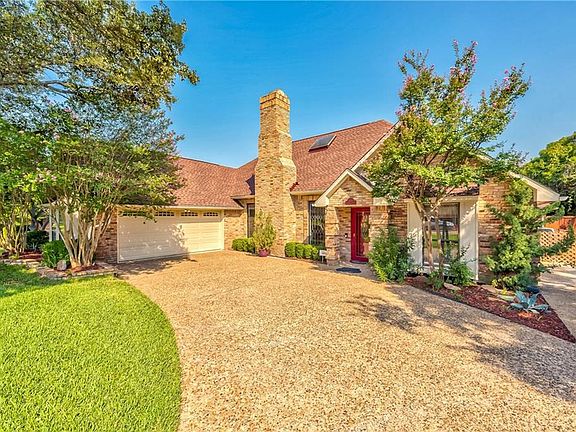 2nd image of 10015 Woodlake Dr
