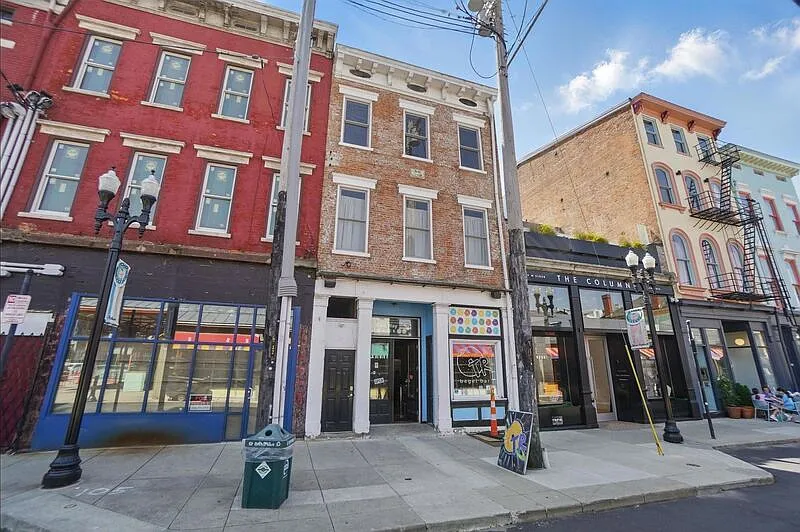 Building Photo - 107 W Elder St #A