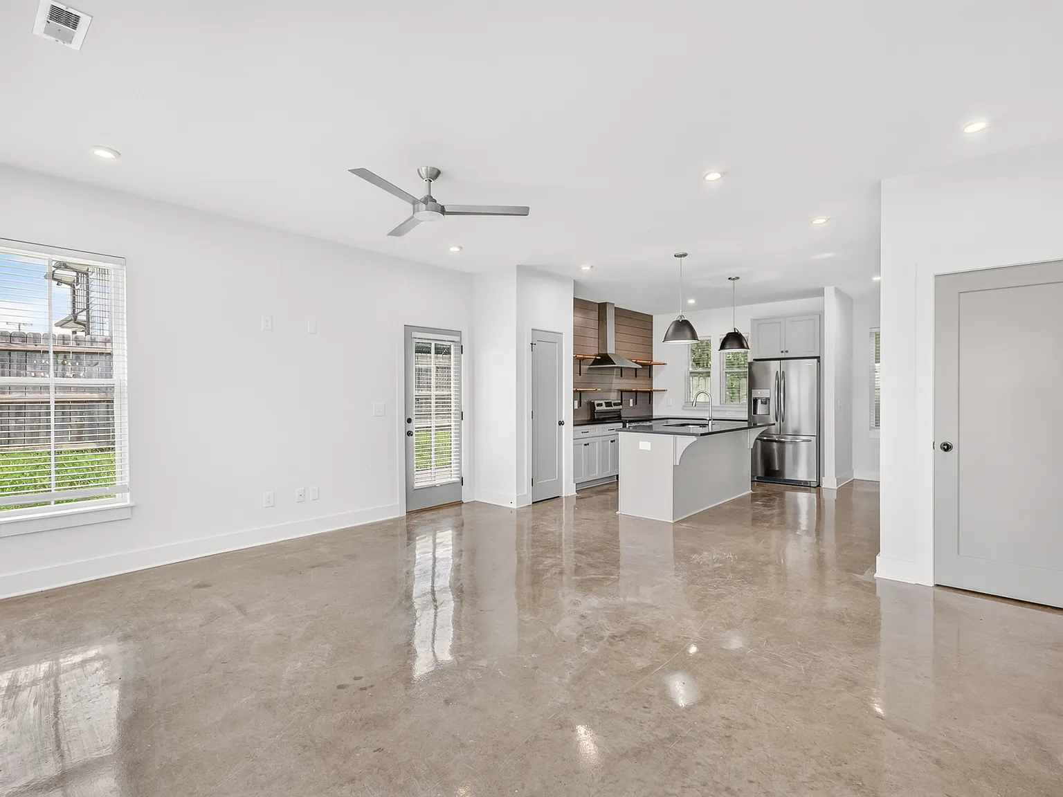 4 bed, 1788 sqft, $3,300 — Photo 2