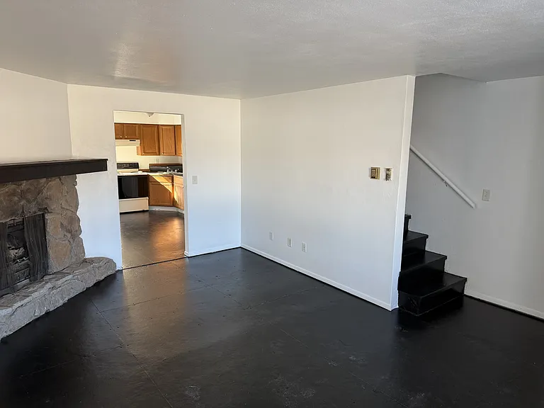 720 Fairwood Dr #3 — Photo 4