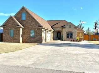308 E Main St, Calumet, OK 73014