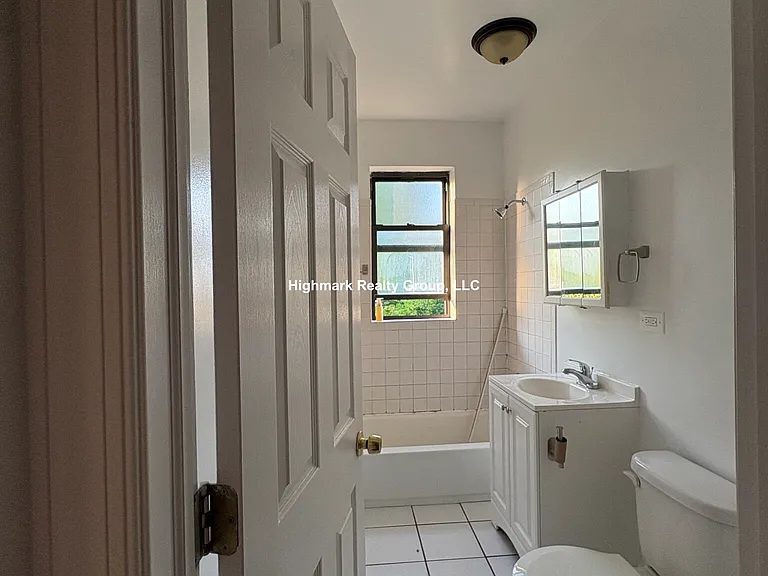 927 Forest Ave #4N — Photo 11
