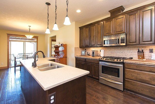 2nd image of 906 SE Warco Dr
