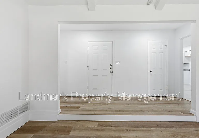 4351 Altamesa Blvd — Photo 7