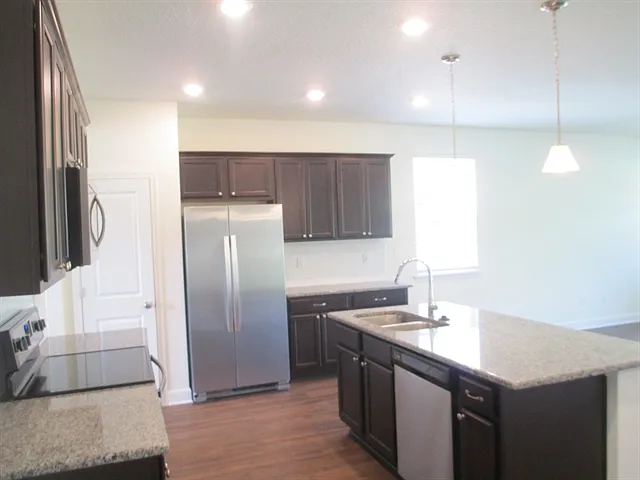 3 bed, 2.0 bath, 1551 sqft, $2,130 — Photo 4
