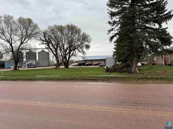 200 S 1st Ave, Montrose, SD 57048