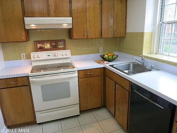 4th image of 3079 S Buchanan St APT B2