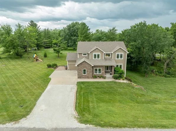 2726 SE 11th St, West Des Moines, IA 50265