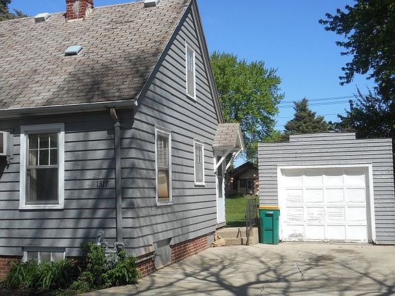 3rd image of 1317 2nd Ave