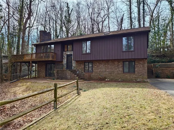 2610 Woodberry Dr, Winston Salem, NC 27106