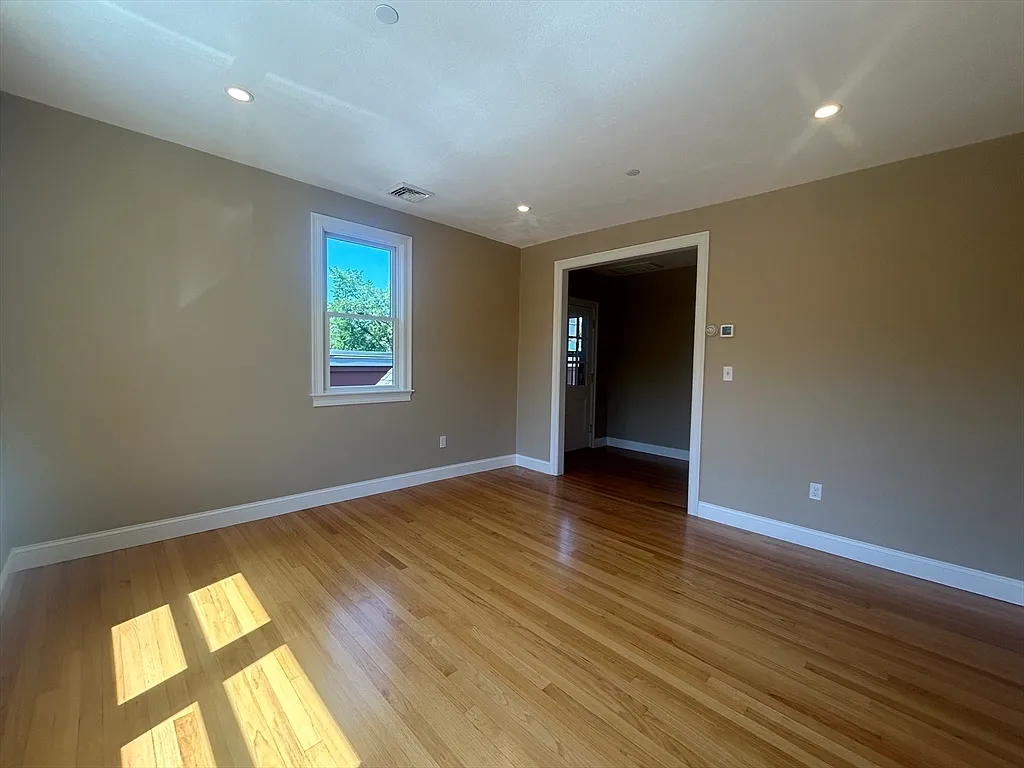 2 bed, 1.0 bath, 760 sqft, $2,500 — Photo 4