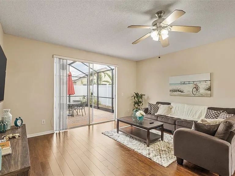 422 Graystone Blvd — Photo 16