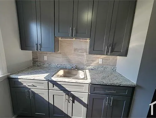 1832 Forest Hills Blvd — Photo 5