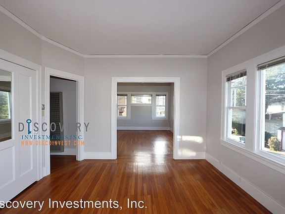 3rd image of 420 Wayne Ave APT 1