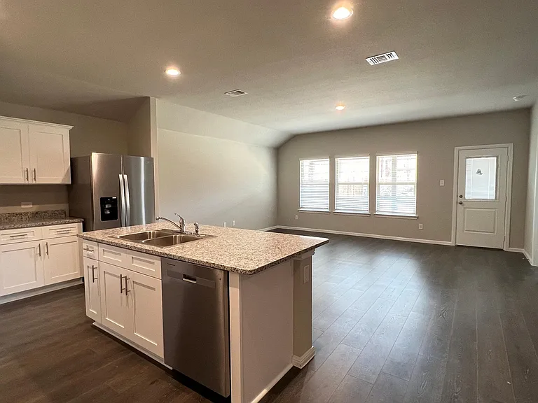 1416 Dillard Creek Dr — Photo 5