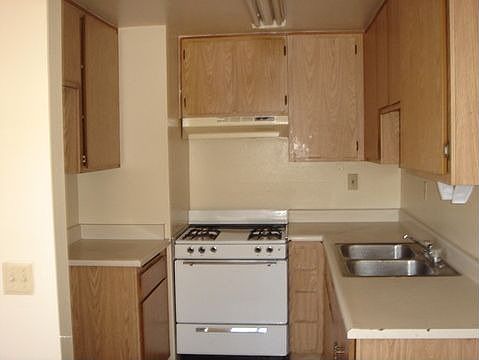 3rd image of 8623 Cedros Ave APT 25