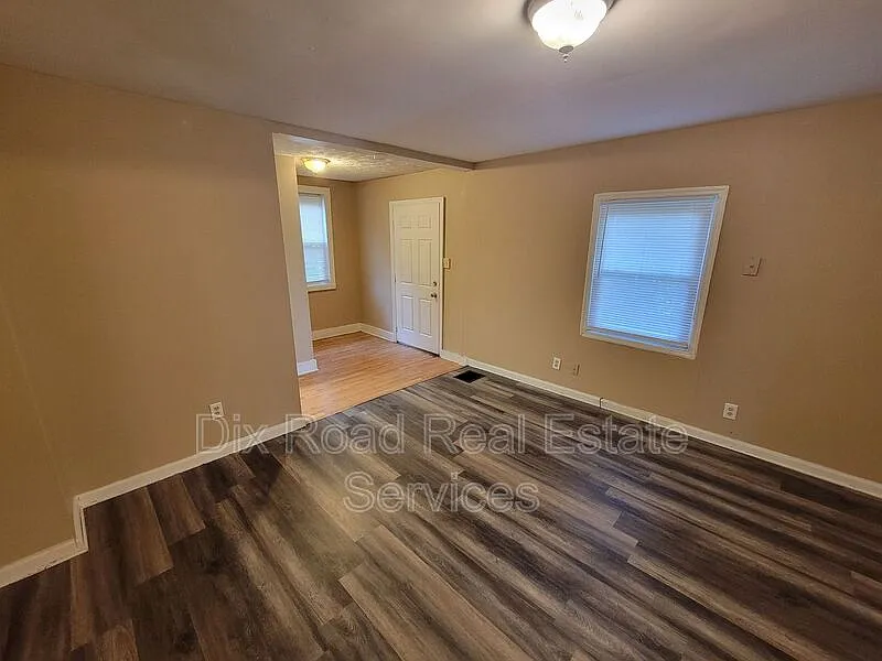 3 bed, 1.5 bath, 1200 sqft, $1,125 — Photo 4