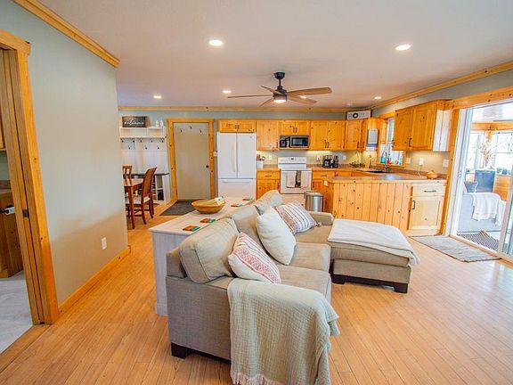 3rd image of 2059 Balsam Ridge Rd SW