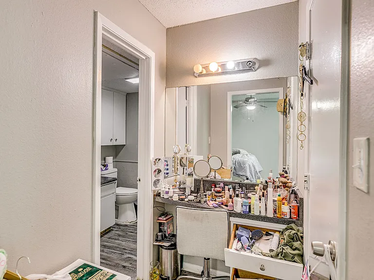 1402 SW 59th St — Photo 17