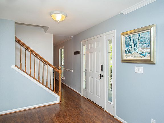 4th image of 2013 Locke Ln