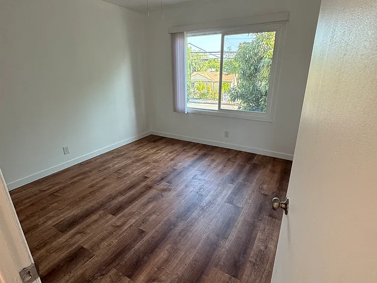 12329 Oxnard St #3 — Photo 8