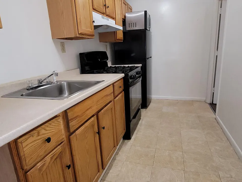 106 Vine St #4