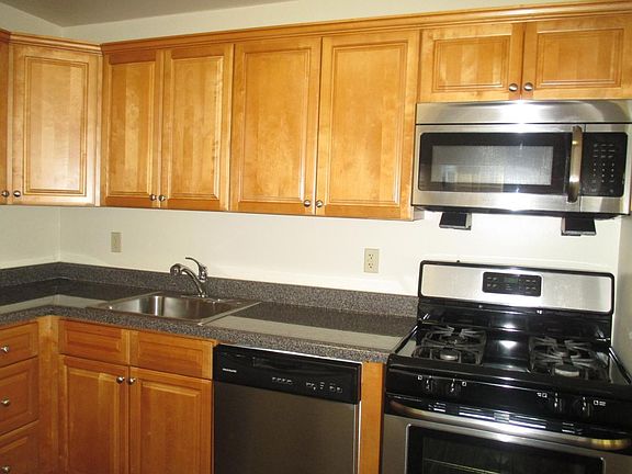 2nd image of 20 Kensington Cir APT F