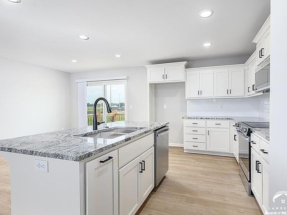 5th image of 1015 2nd St
