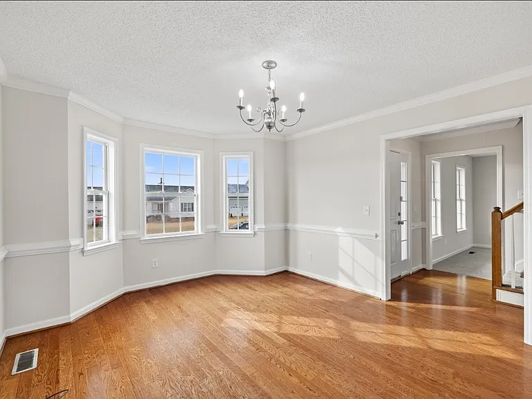 137 Woodglen Dr — Photo 8