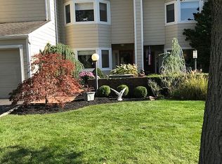 11 Lakeside Ln, Bay Shore, NY 11706