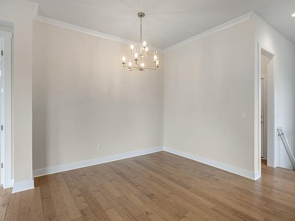5th image of 5533 Helmsdale Blvd
