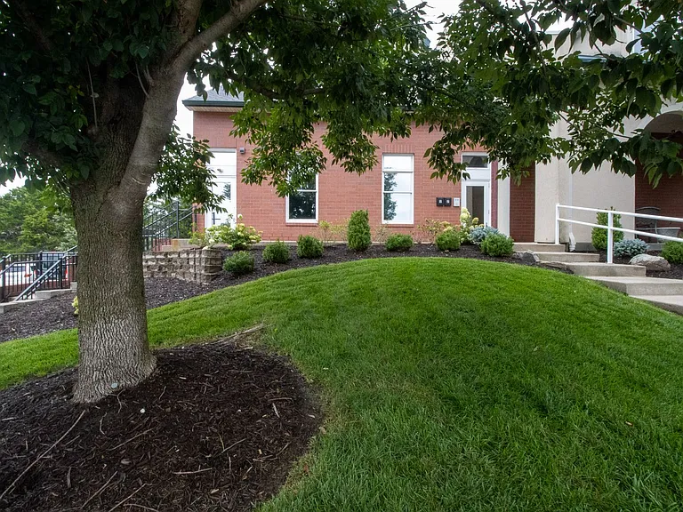 1005 Club Village Dr — Photo 10