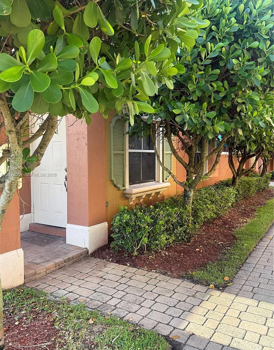 Hampton Isles Condo — Photo 3