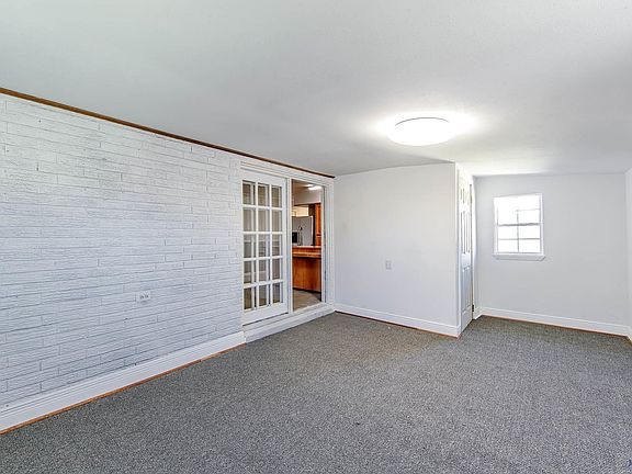 4th image of 609 Douglas Dr
