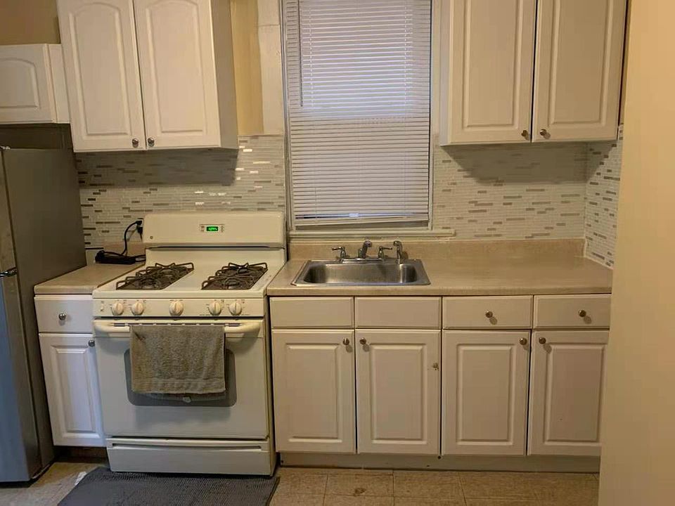 1st image of 171 Campbell Ave #2