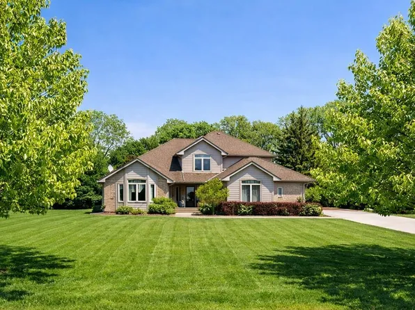 4197 Lake Forest Dr E, Ann Arbor, MI 48108