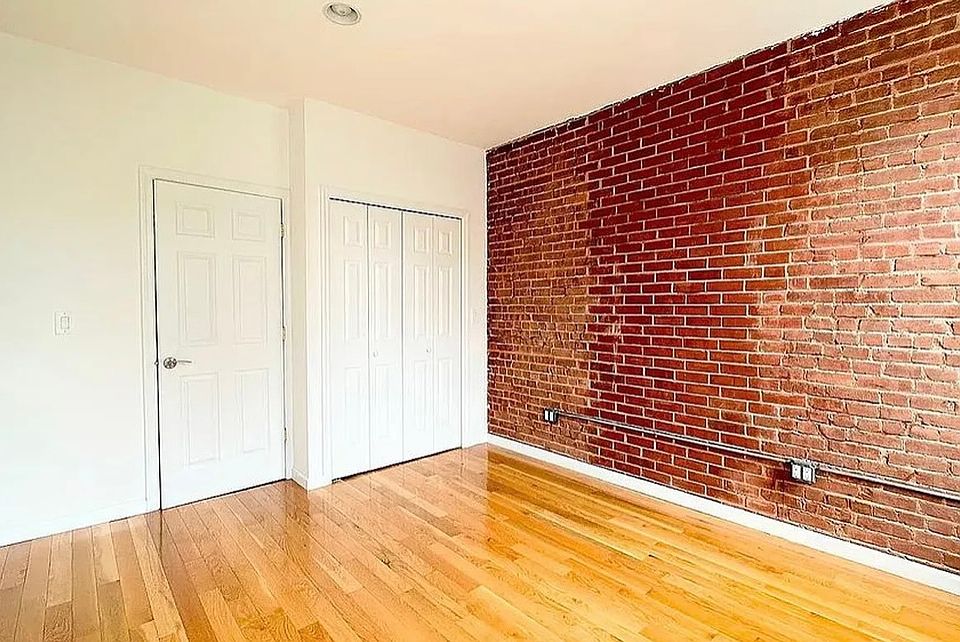 Building Photo 3