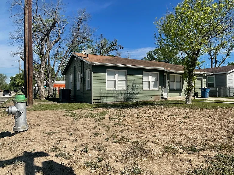 811 Oasis St — Photo 5