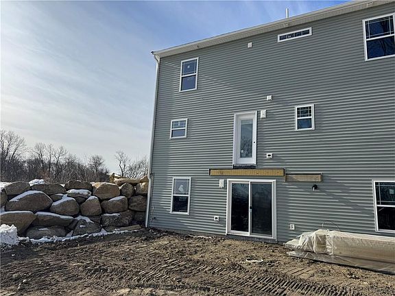 3rd image of 8 Trinity Way