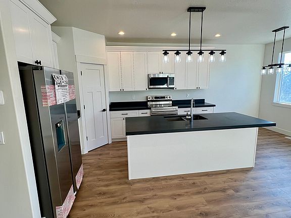 5th image of 116 S 300 W